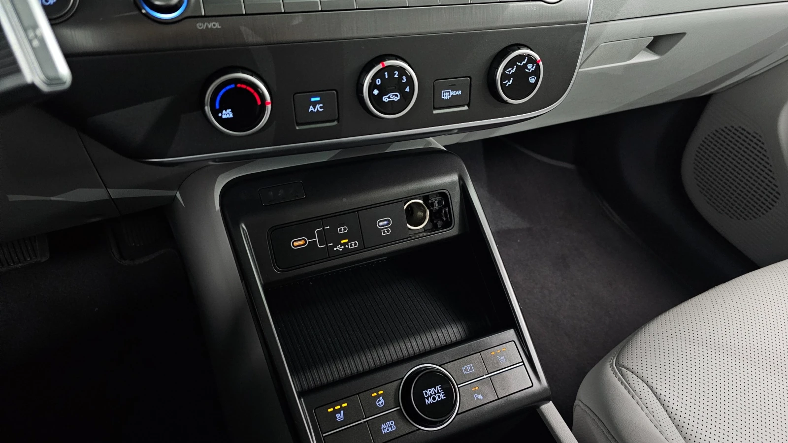 Hyundai Kona 1.6 Turbo * ПОДГРЕВ ВОЛАН/СЕДАЛКИ* 16 209 КМ, снимка 14 - Автомобили и джипове - 55647634