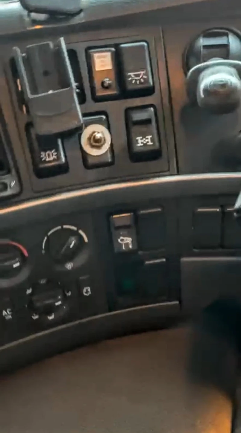 Volvo Fm 8x4  ЗЪРНОВОЗ , снимка 13 - Камиони - 53127644