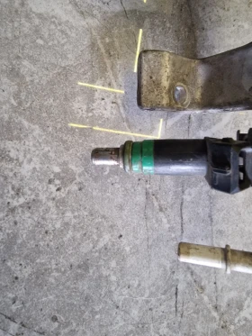 9F593 дюза бензин FORD MAZDA , снимка 1
