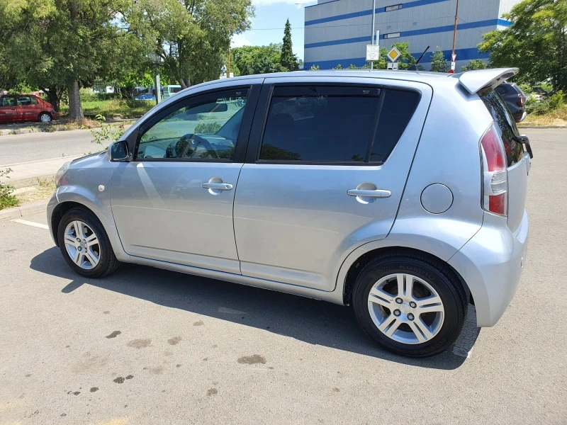 Daihatsu Sirion, снимка 12 - Автомобили и джипове - 45981629