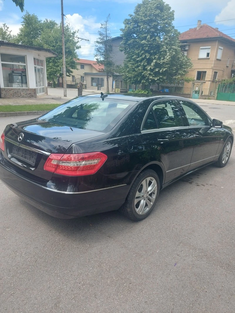 Mercedes-Benz E 220 AVANGARD, снимка 4 - Автомобили и джипове - 47530629