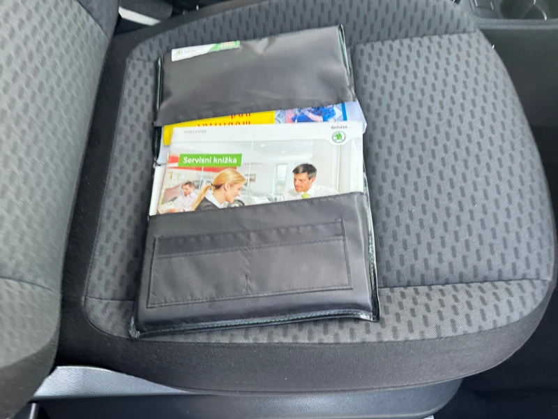 Skoda Fabia Бензин* 2012г* Климатик* Германия, снимка 14 - Автомобили и джипове - 51334147