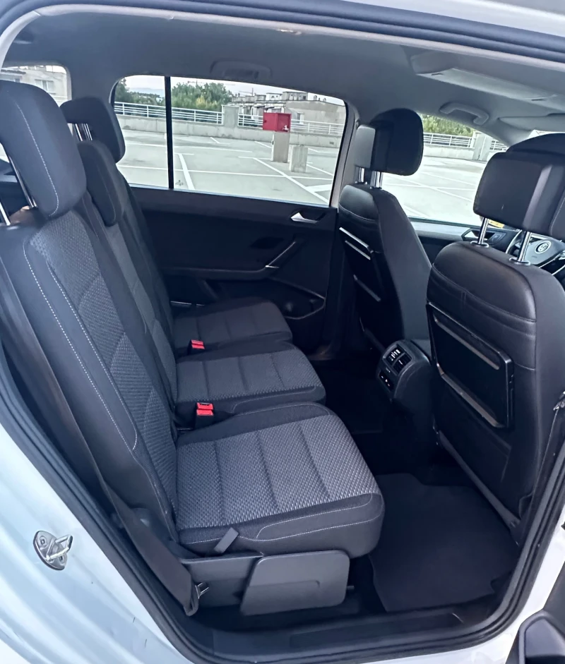 VW Touran 2.0tdi Automat, снимка 14 - Автомобили и джипове - 52218067
