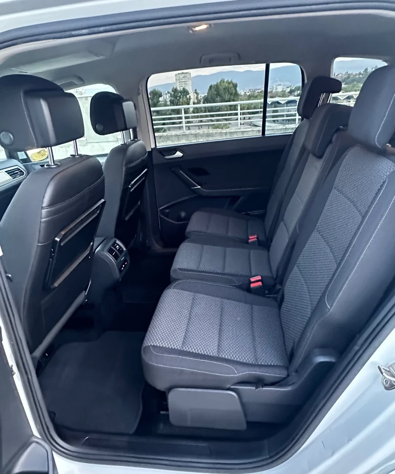 VW Touran 2.0tdi Automat, снимка 13 - Автомобили и джипове - 52218067