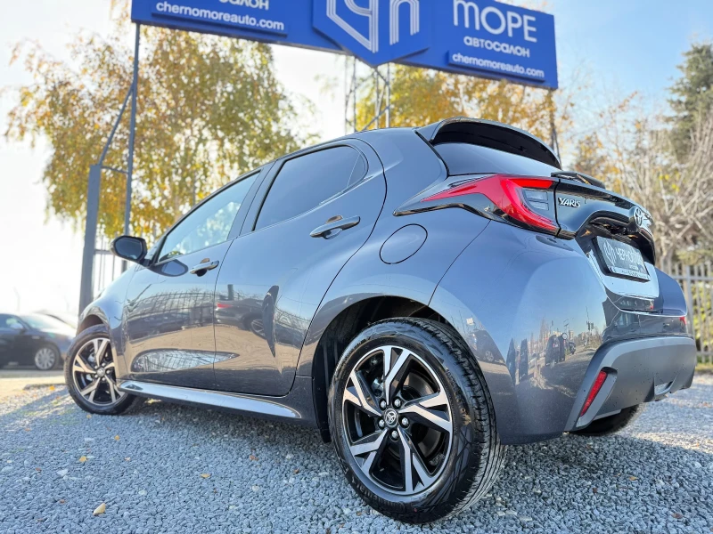 Toyota Yaris 1.5 Hybrid Lounge Premium ГАРАНЦИЯ, снимка 4 - Автомобили и джипове - 52802700