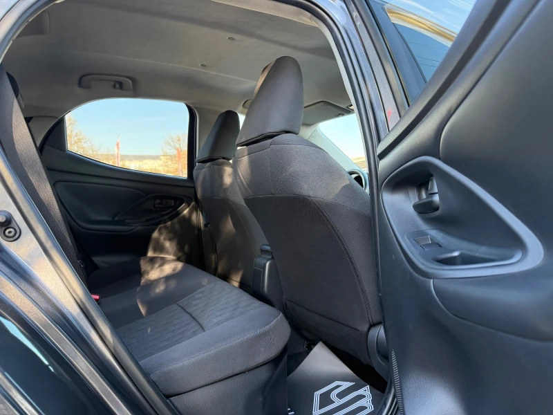 Toyota Yaris 1.5 Hybrid Lounge Premium ГАРАНЦИЯ, снимка 10 - Автомобили и джипове - 52802700