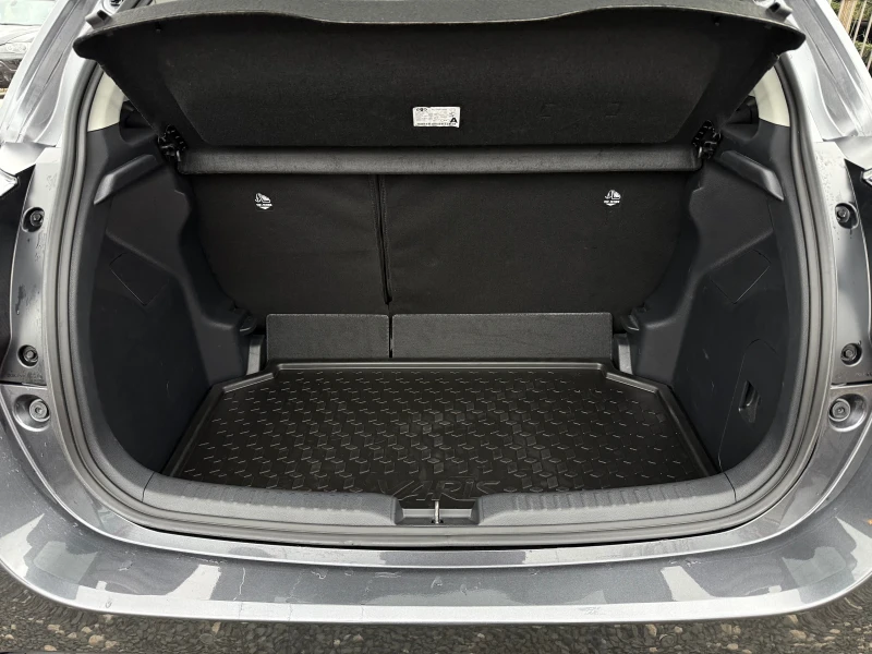 Toyota Yaris 1.5 Hybrid Lounge Premium ГАРАНЦИЯ, снимка 17 - Автомобили и джипове - 52802700