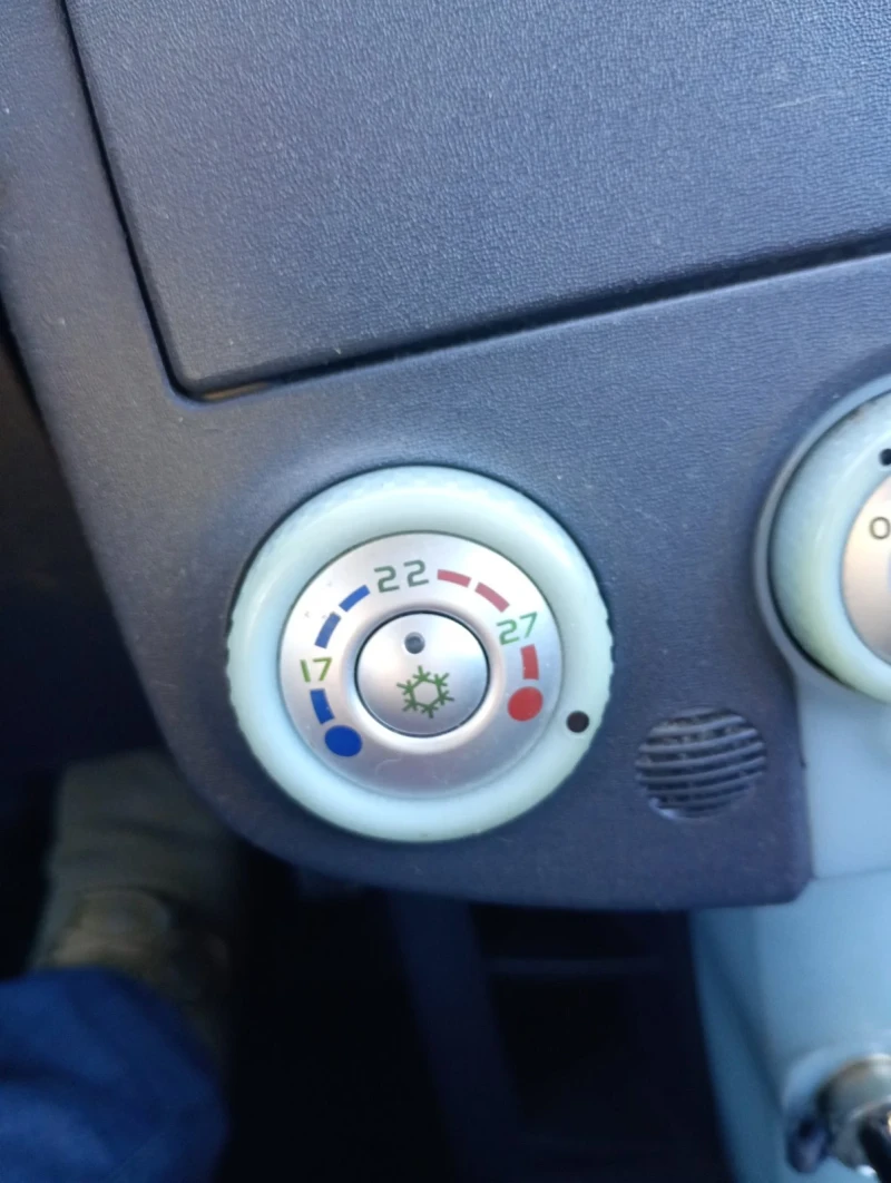 Mitsubishi Colt 1.3 , cz3, снимка 8 - Автомобили и джипове - 53140705