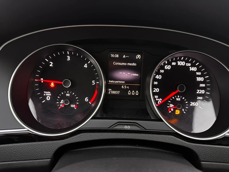 VW Passat 2.0 TDI 190ks, снимка 8 - Автомобили и джипове - 53168273