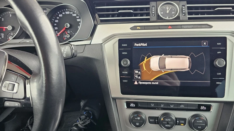 VW Passat 1.6TD-120к.с - 7G automat. , снимка 14 - Автомобили и джипове - 53294476