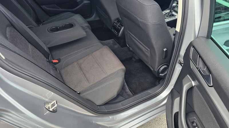 VW Passat 1.6TD-120к.с - 7G automat. , снимка 15 - Автомобили и джипове - 53294476