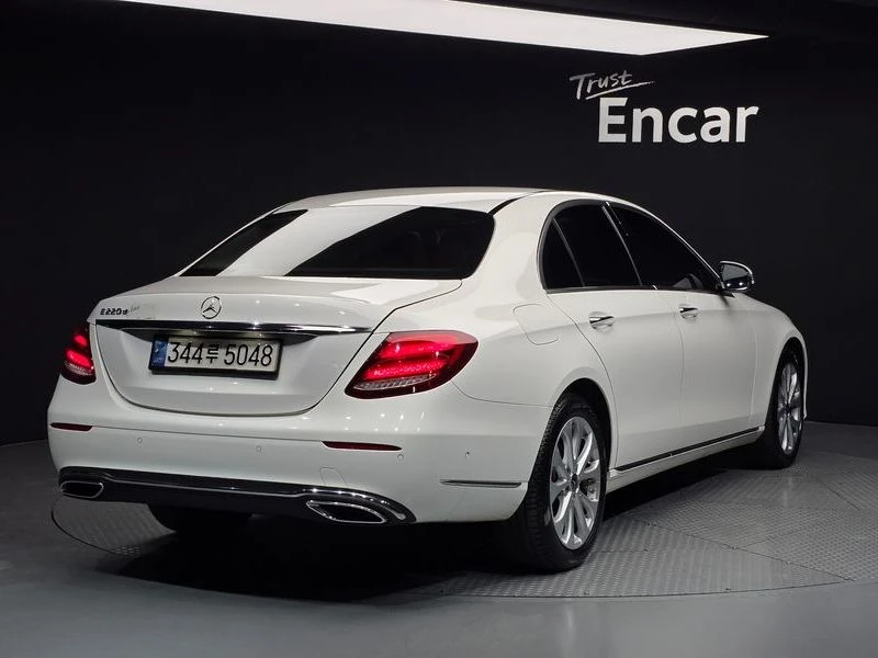 Mercedes-Benz E 220 E220d Exclusive| 143к.с.| ВКЛ.ТЕХНОТЕСТ, снимка 2 - Автомобили и джипове - 55217852