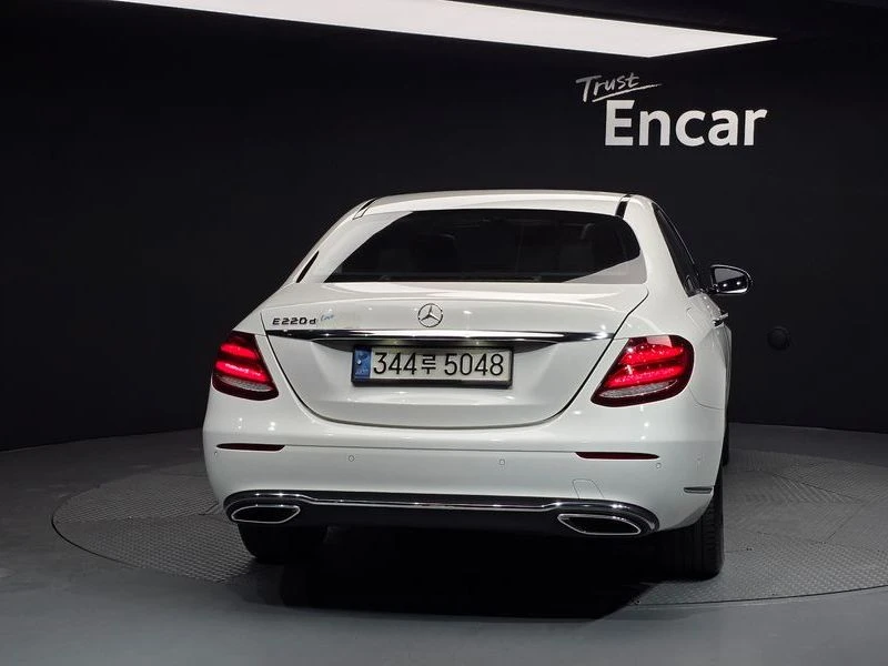 Mercedes-Benz E 220 E220d Exclusive| 143к.с.| ВКЛ.ТЕХНОТЕСТ, снимка 4 - Автомобили и джипове - 55217852