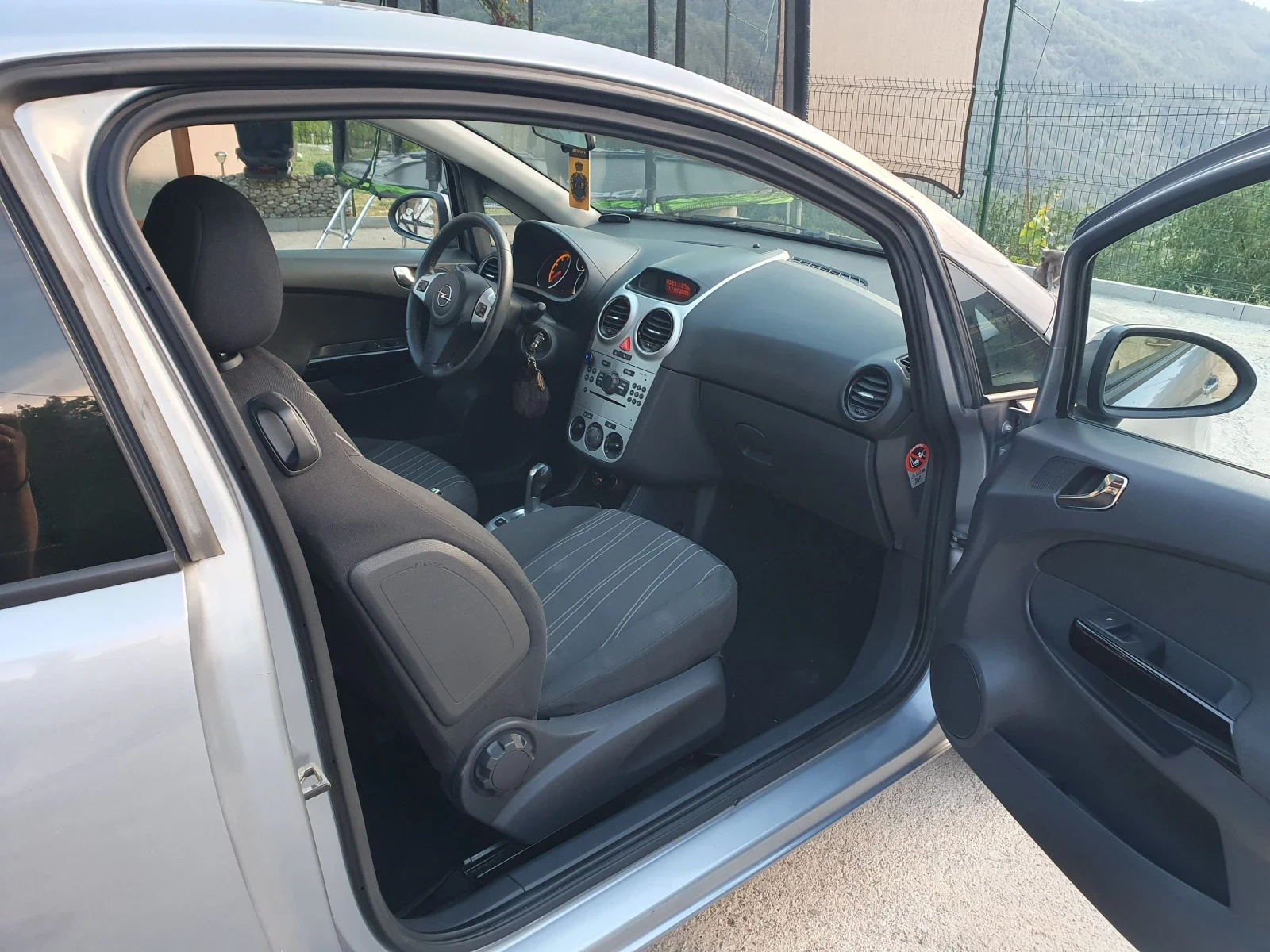 Opel Corsa 1.2i 16V ECOTEC (80 Hp) - изображение 9