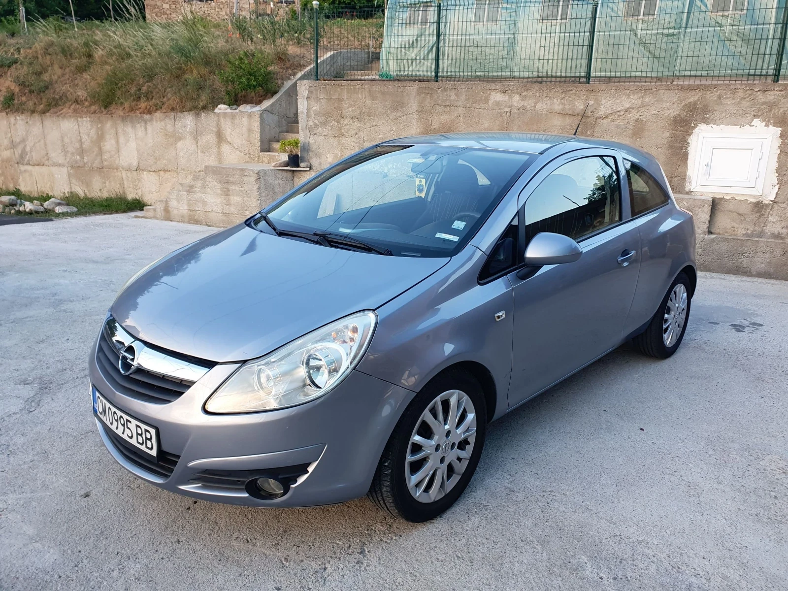 Opel Corsa 1.2i 16V ECOTEC (80 Hp) - изображение 2