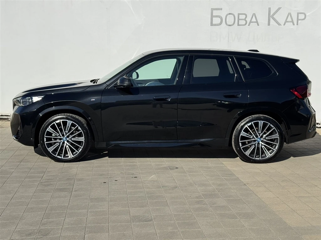 BMW iX1 xDrive30 - изображение 3