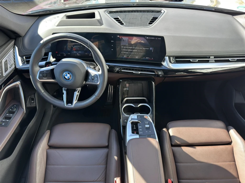 BMW iX1 xDrive30 - изображение 7