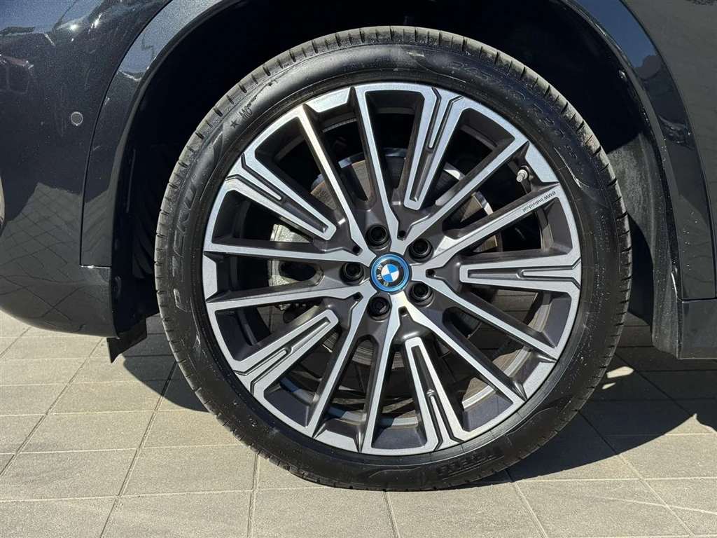 BMW iX1 xDrive30 - изображение 5