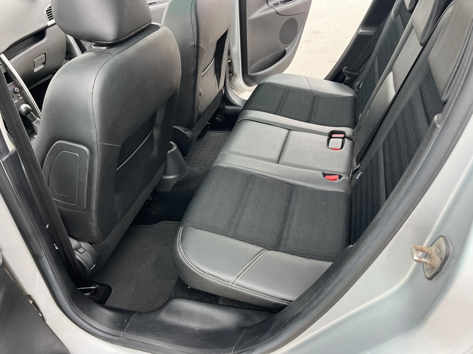 Peugeot 207 SW OUTDOOR 1.6HDI 90кс КОЖА КЛИМАТРОНИК - изображение 9