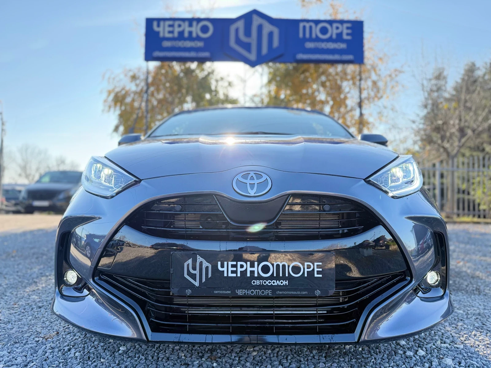 Toyota Yaris 1.5 Hybrid Lounge Premium ГАРАНЦИЯ - изображение 2
