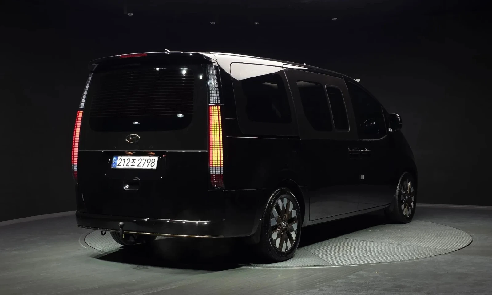 Hyundai Staria L3.5 Lounge - изображение 2