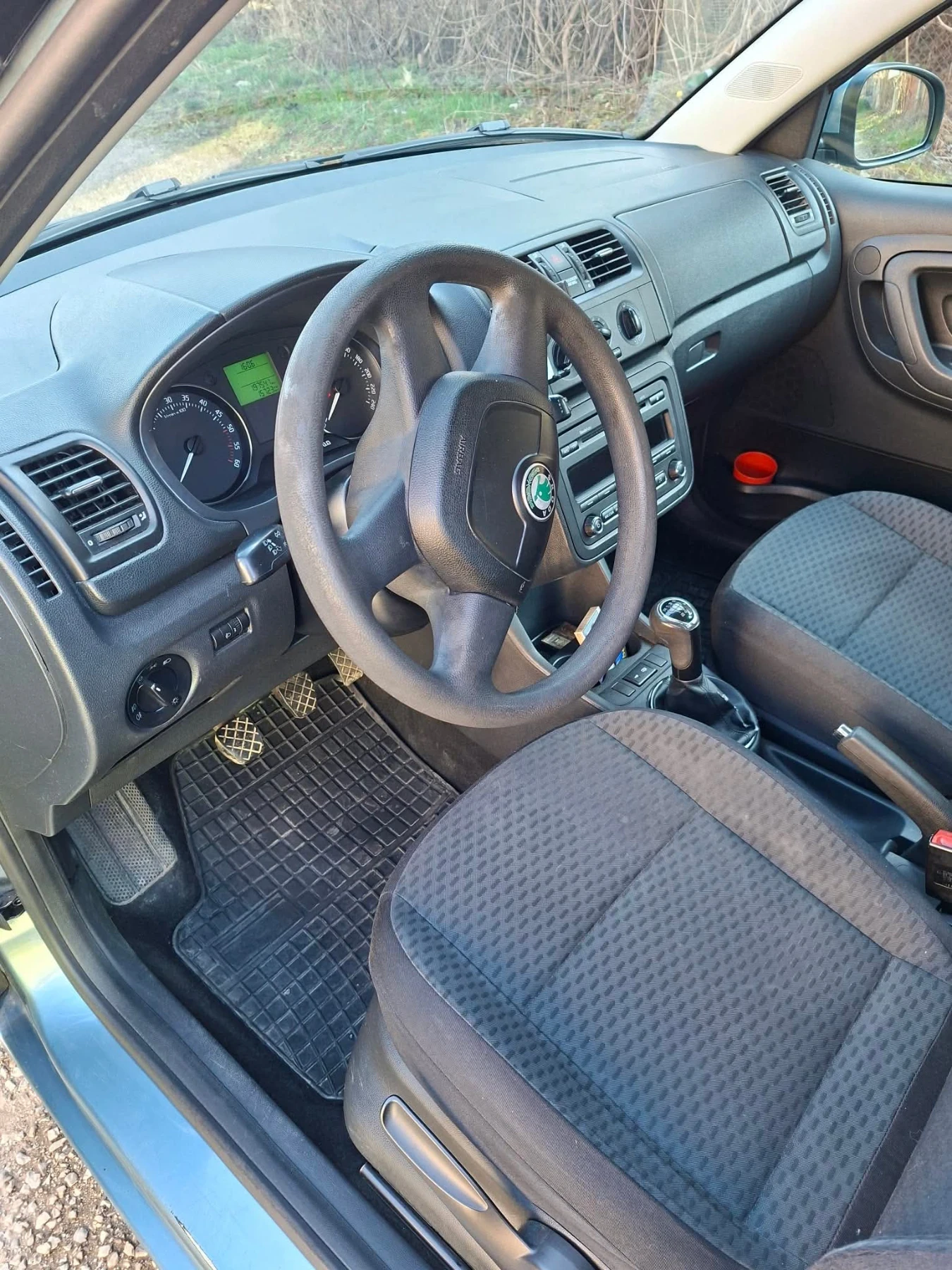 Skoda Fabia 1, 6, снимка 9 - Автомобили и джипове - 53821515