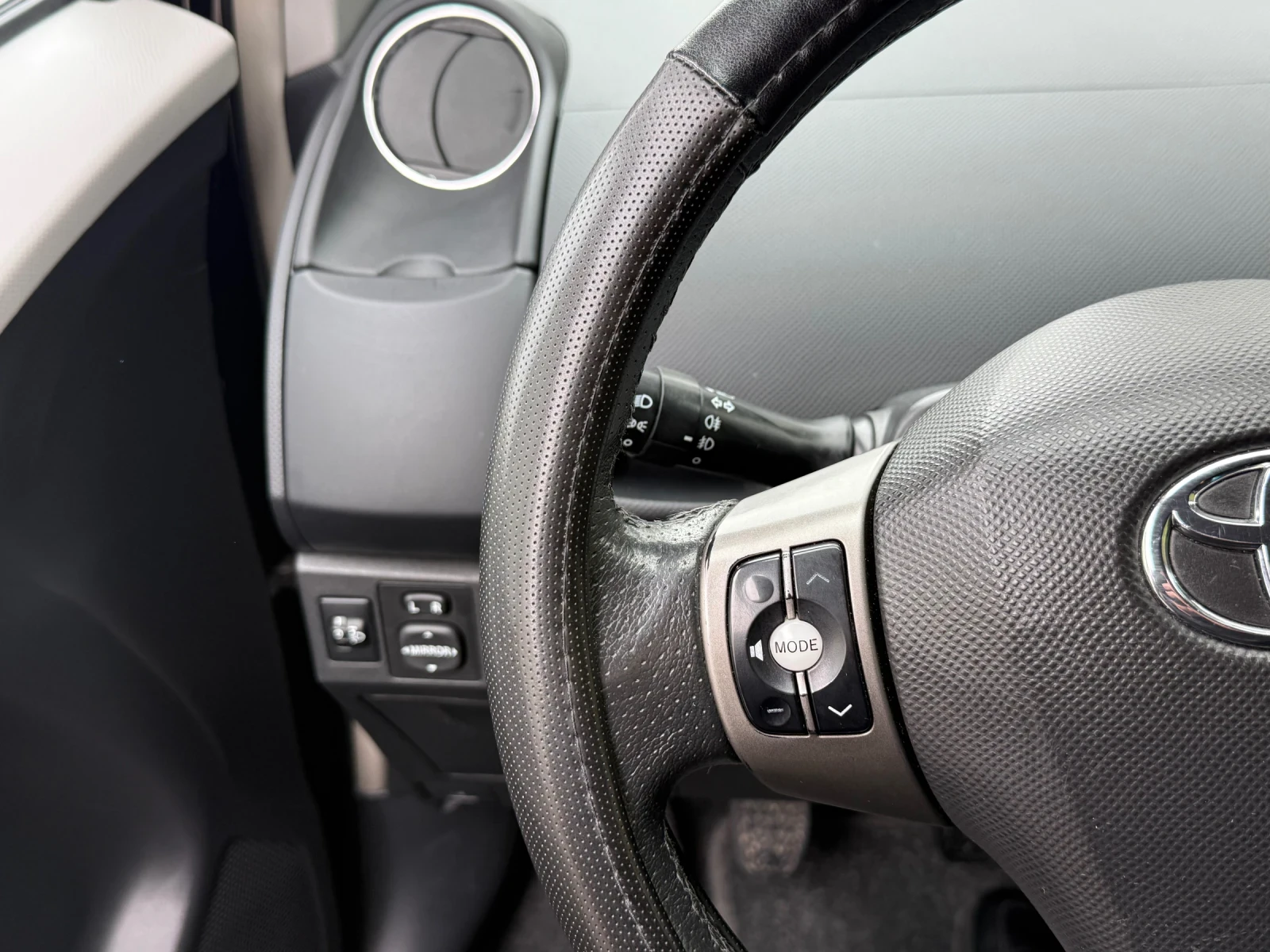 Toyota Yaris 1.4D/90к.с-/ 6ск, снимка 12 - Автомобили и джипове - 54218825