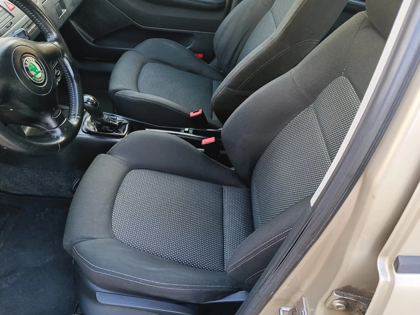 Skoda Fabia 1.4 16v Euro4, снимка 6 - Автомобили и джипове - 54307082
