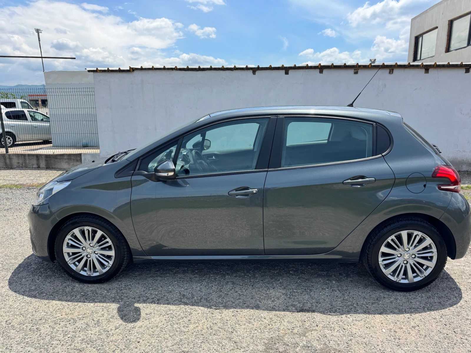 Peugeot 208 1.2i * ALLURE* LPG*  | Mobile.bg � ����������� 8