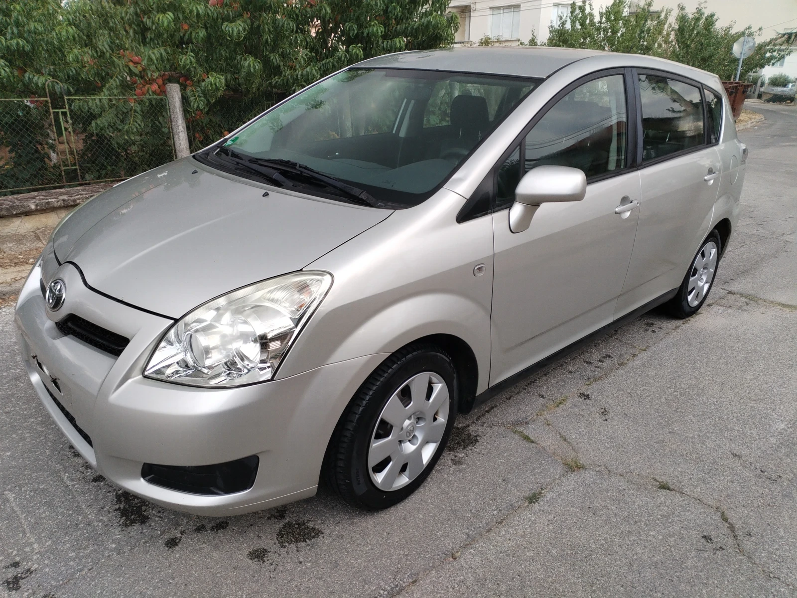Toyota Corolla verso Газов инжекцион 