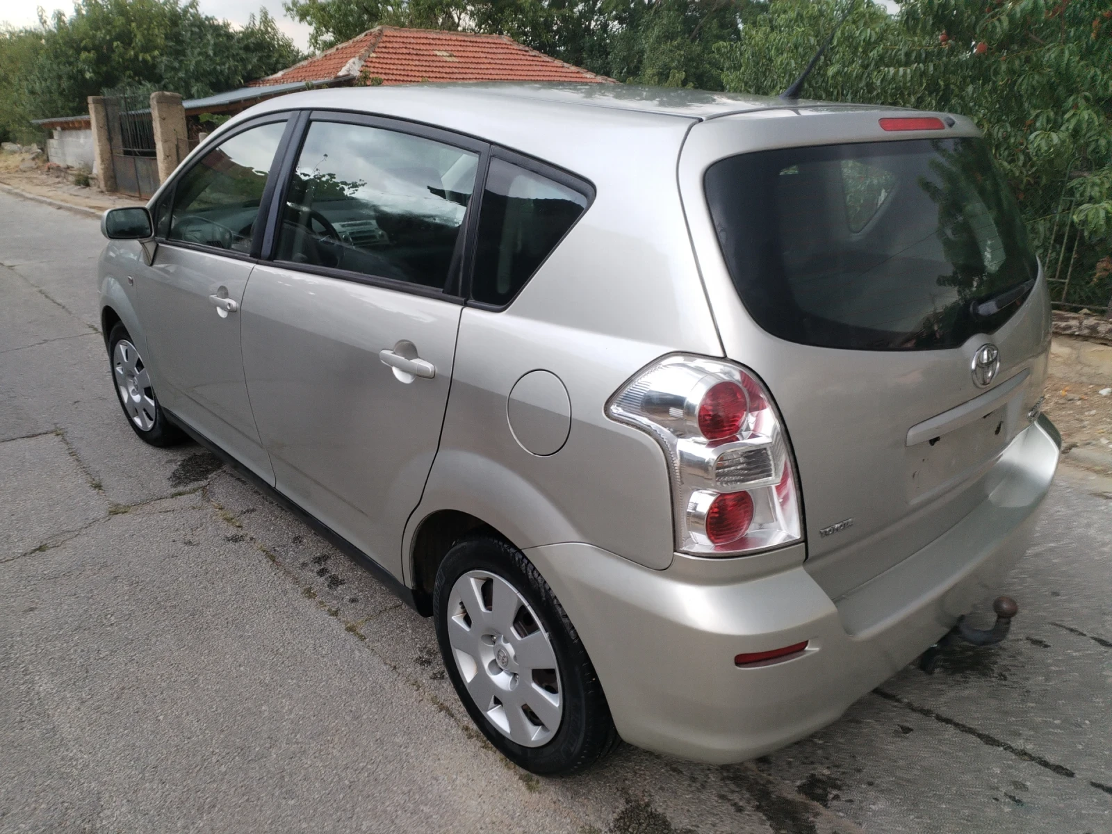 Toyota Corolla verso Газов инжекцион , снимка 4 - Автомобили и джипове - 54668917
