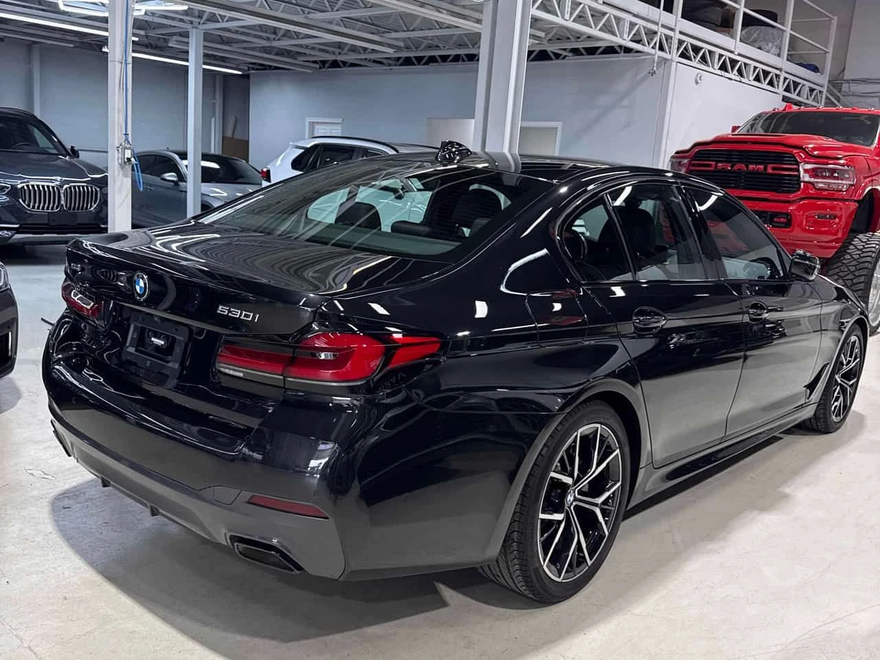 BMW 530 i xDrive/ШИБИДАХ/БЕЗ ИНЦИДЕНТИ, снимка 4 - Автомобили и джипове - 55183596