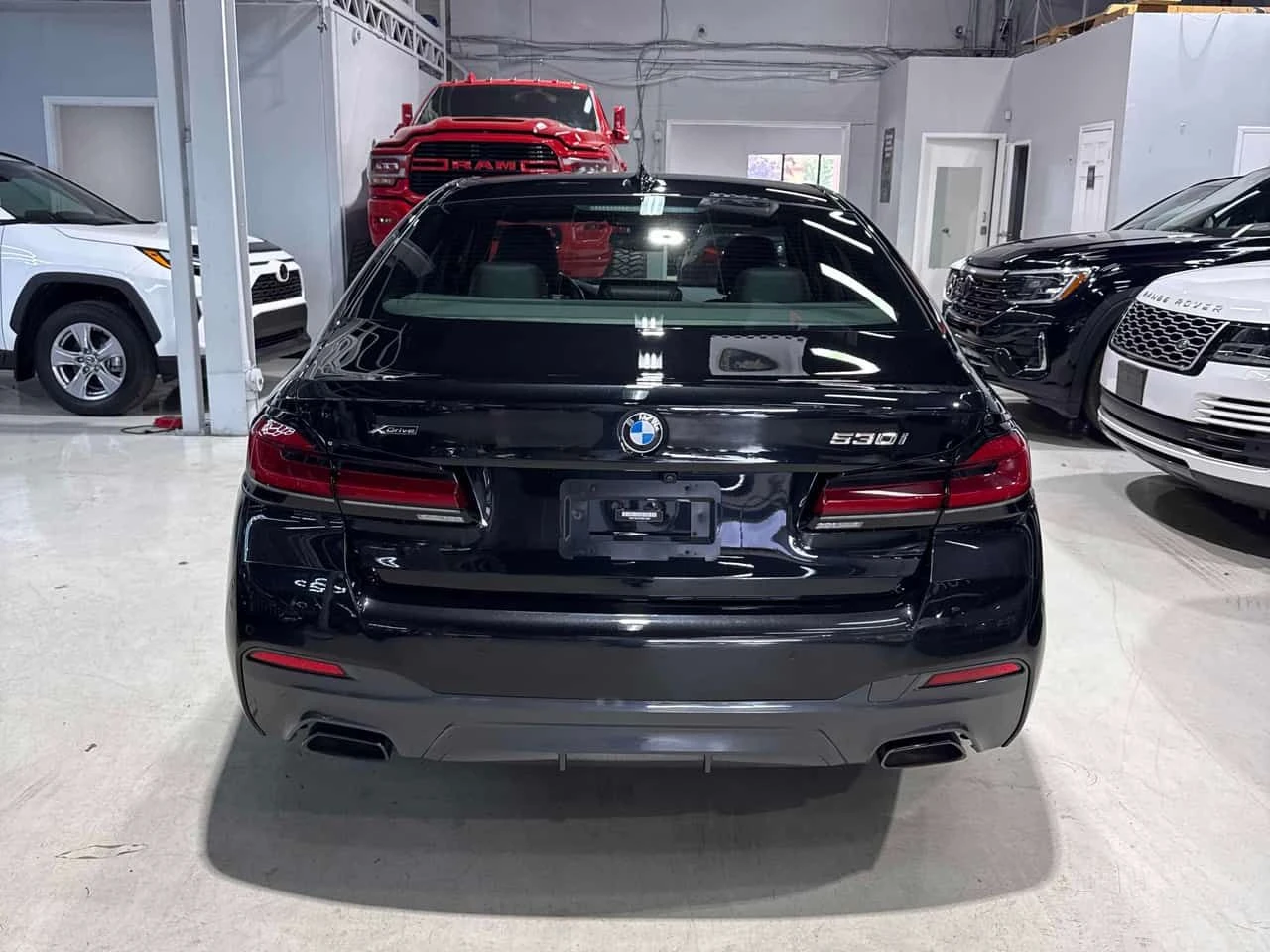 BMW 530 i xDrive/ШИБИДАХ/БЕЗ ИНЦИДЕНТИ, снимка 5 - Автомобили и джипове - 55183596
