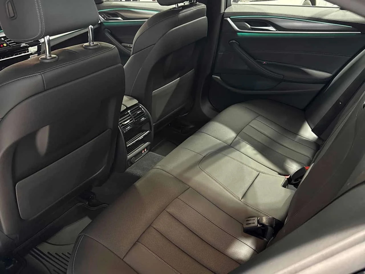 BMW 530 i xDrive/ШИБИДАХ/БЕЗ ИНЦИДЕНТИ, снимка 11 - Автомобили и джипове - 55183596