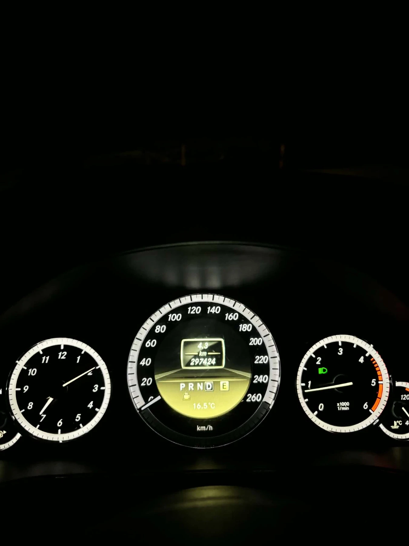 Mercedes-Benz E 220, снимка 12 - Автомобили и джипове - 56713057