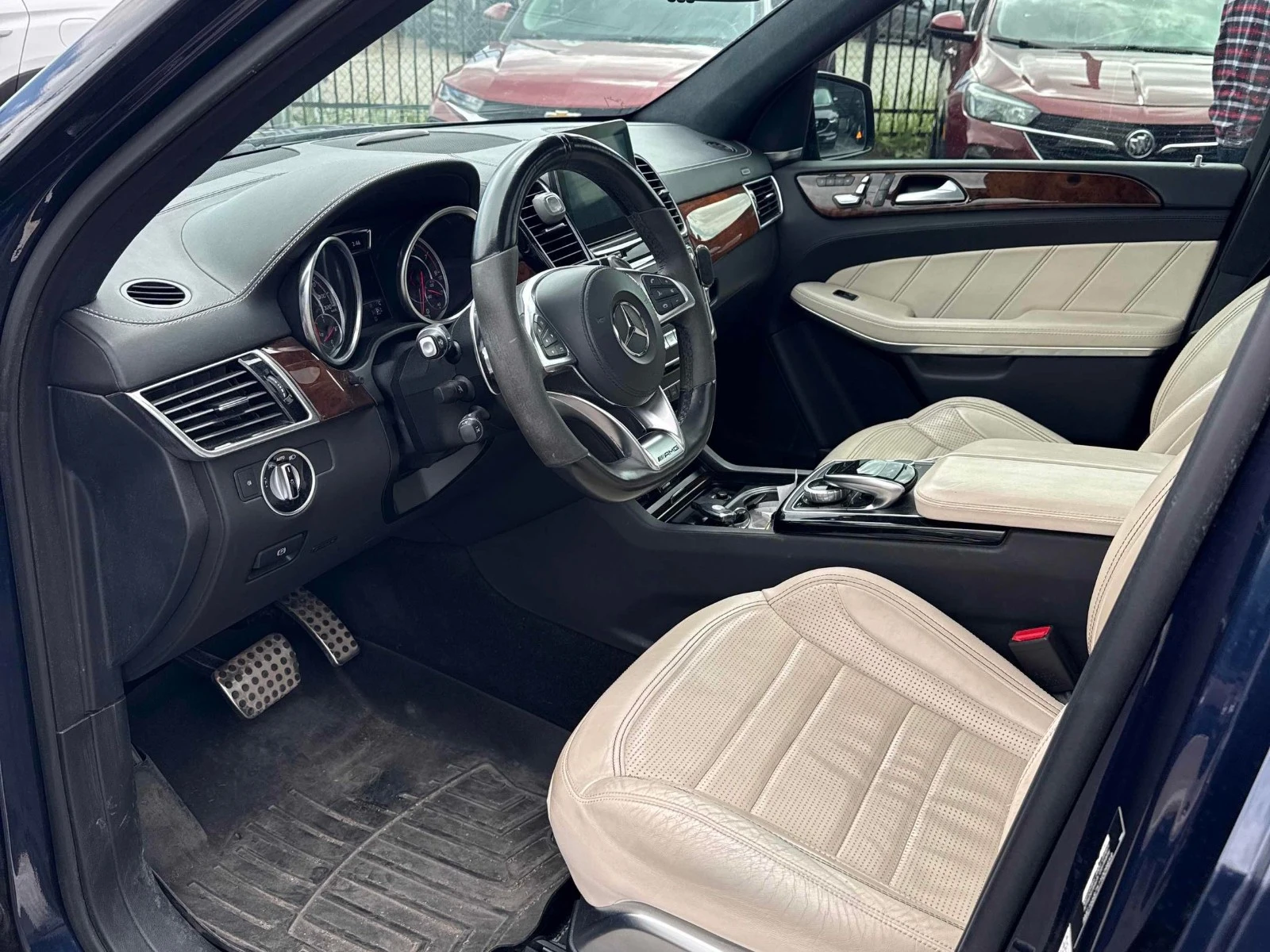 Mercedes-Benz GLS 63 AMG ОБДУХ* 360* М.ТОЧКА* МАСАЖ, снимка 8 - Автомобили и джипове - 54479871