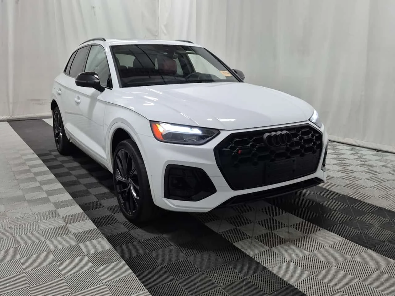 Audi SQ5  PROGRESSIV | LED | DISTRONIC | CARFAX , снимка 2 - Автомобили и джипове - 55052596