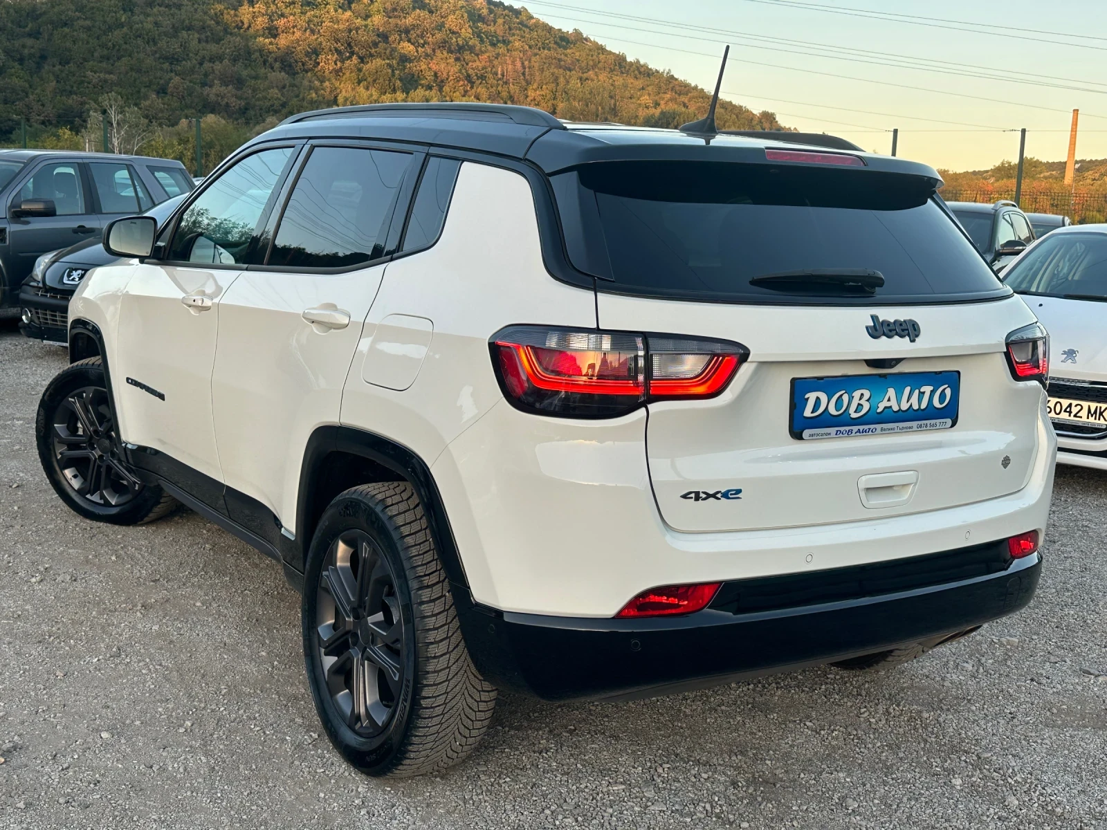 Jeep Compass 4XE-PLUG-IN-HYBRID-4x4-ДИСТРОНИК-КАМЕРА-САМОПАРКИР, снимка 4 - Автомобили и джипове - 56011500