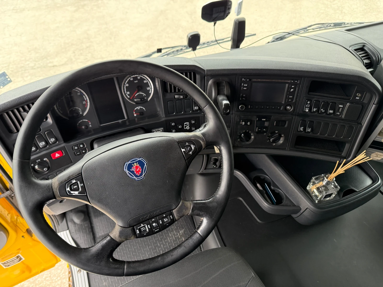Scania R 450 КОМПОЗИЦИЯ, снимка 10 - Камиони - 53896178