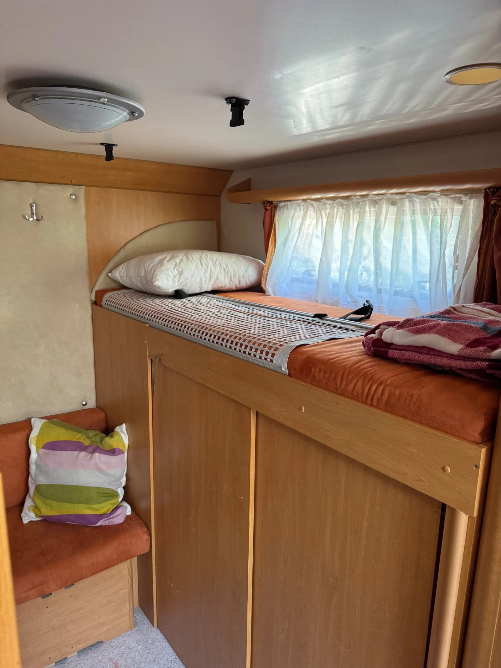  Knaus   520 | Mobile.bg   12