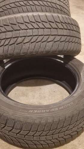 Гуми Зимни 235/55R18, снимка 8 - Гуми и джанти - 52494330