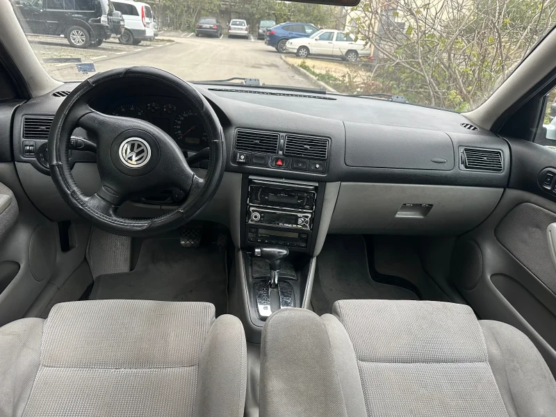 VW Golf 1.6i automatic , снимка 10 - Автомобили и джипове - 47946972