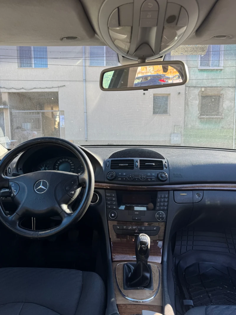 Mercedes-Benz E 220, снимка 2 - Автомобили и джипове - 49435117