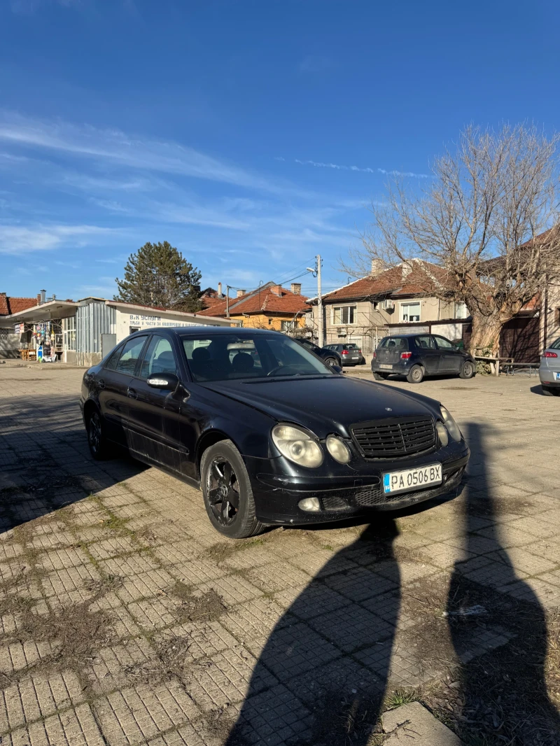 Mercedes-Benz E 220, снимка 1 - Автомобили и джипове - 49435117