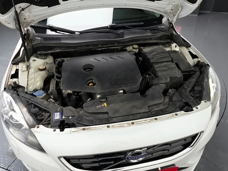 Volvo V40, снимка 6 - Автомобили и джипове - 54326572