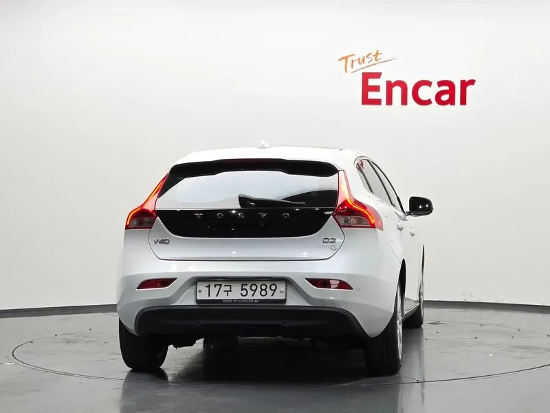 Volvo V40, снимка 4 - Автомобили и джипове - 54326572