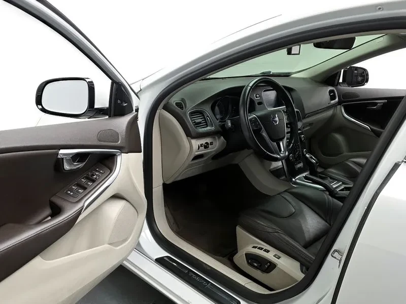 Volvo V40, снимка 10 - Автомобили и джипове - 54326572