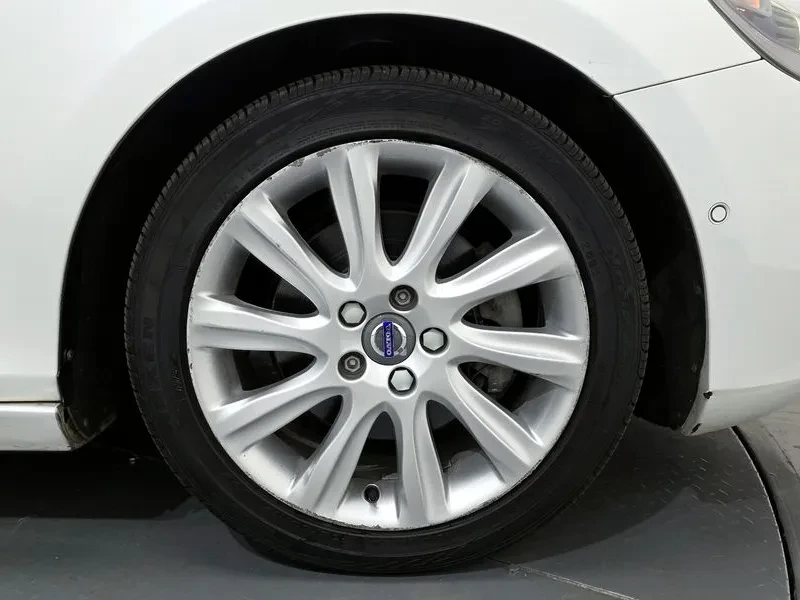 Volvo V40, снимка 5 - Автомобили и джипове - 54326572