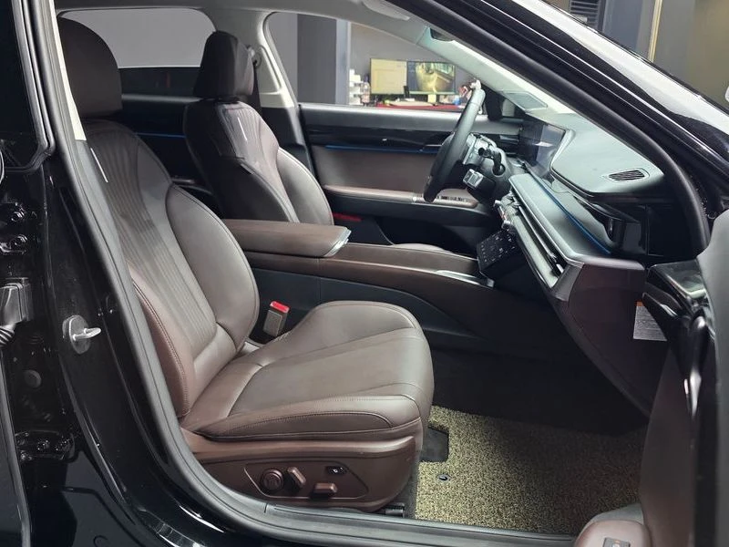 Hyundai Grandeur 1.6 Automatic, снимка 11 - Автомобили и джипове - 55891732