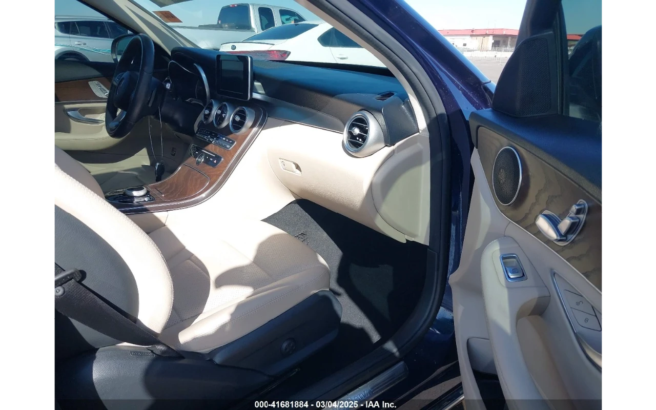 Mercedes-Benz C 300 2.0L * RWD * ЛИЗИНГ - изображение 10